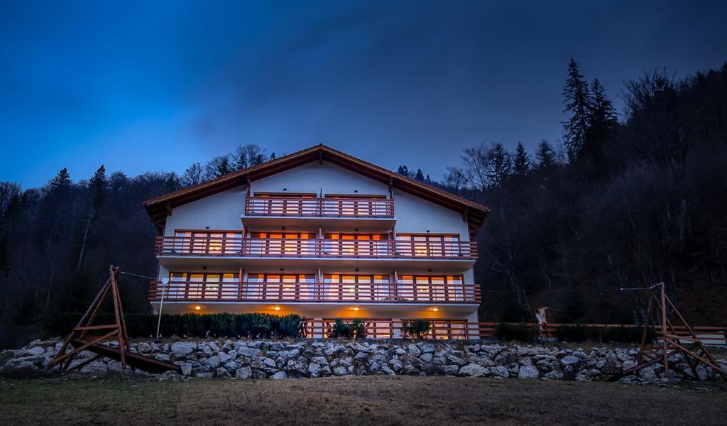 Panorama Pietrei Craiului Hotel Zărneşti Exterior foto