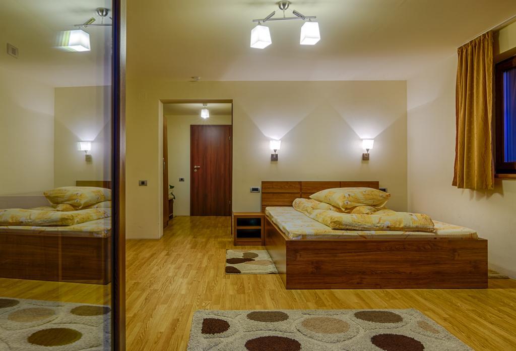 Panorama Pietrei Craiului Hotel Zărneşti Exterior foto