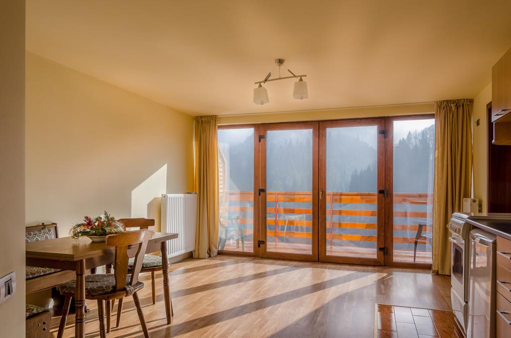 Panorama Pietrei Craiului Hotel Zărneşti Exterior foto