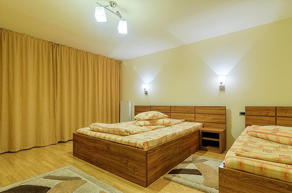 Panorama Pietrei Craiului Hotel Zărneşti Exterior foto